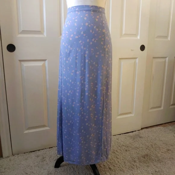 American Eagle Floral Pale Lavender Maxi Skirt With Slit Women's Size Medium - Picture 1 of 6